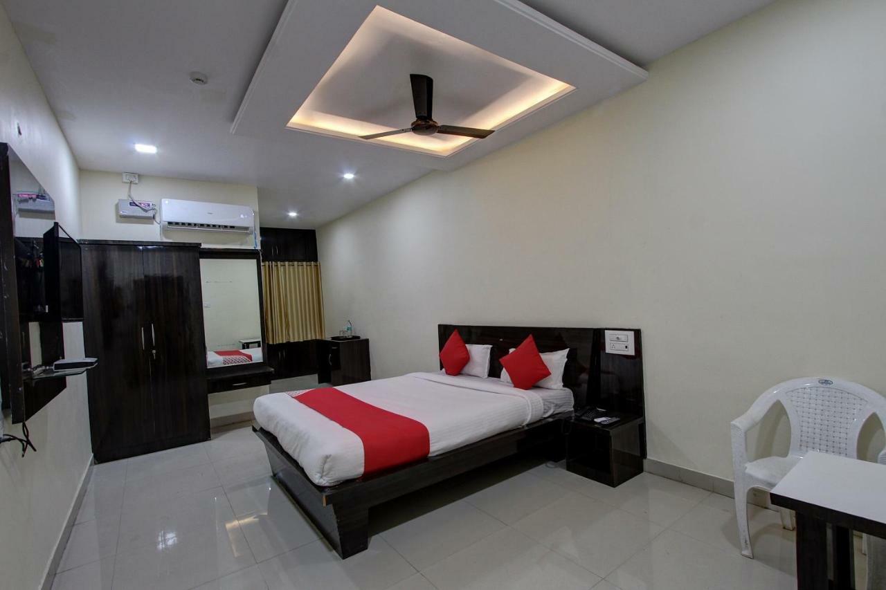 Collection O 38566 Mk Hotel And Lodge Gulbarga Exterior photo
