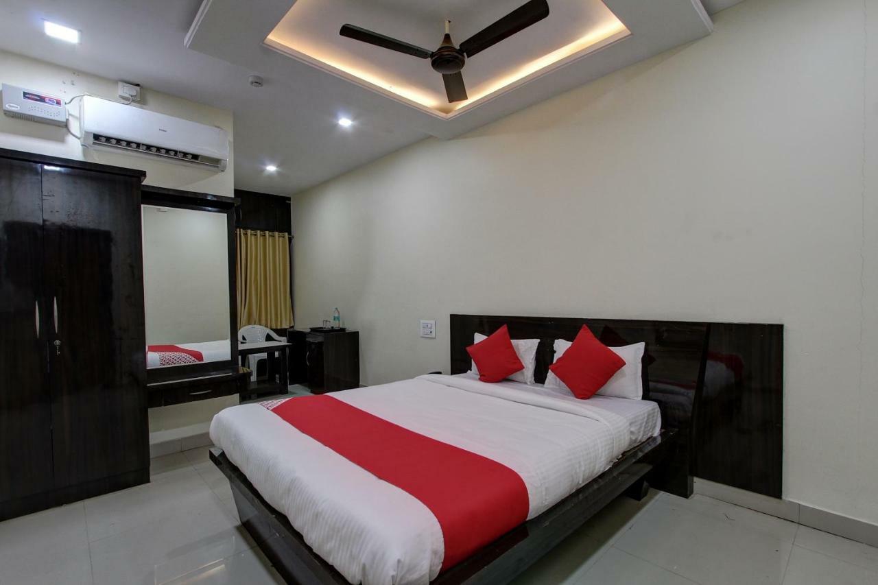 Collection O 38566 Mk Hotel And Lodge Gulbarga Exterior photo